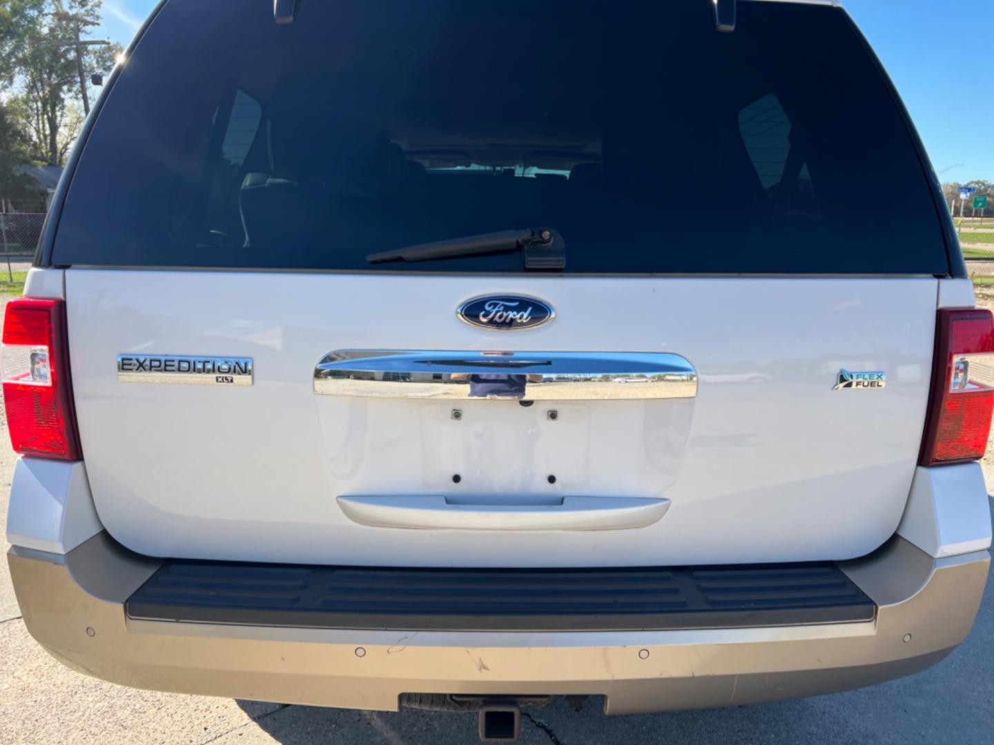 2013 White /Tan Ford Expedition XLT W/Leather (1FMJU1H58DE) with an 5.4 V8 engine, Automatic transmission, located at 4520 Airline Hwy, Baton Rouge, LA, 70805, (225) 357-1497, 30.509325, -91.145432 - 2013 Ford Expedition XLT 146K Miles, 5.4 V8, Leather Seats, 7 Passenger Seating, Sunroof, Power Windows, Locks, Mirrors & Seat, Cold A/C, Tow Pkg. NO IN HOUSE FINANCING. FOR INFO PLEASE CONTACT JEFF AT 225 357-1497 CHECK OUT OUR A+ RATING WITH THE BETTER BUSINESS BUREAU WE HAVE BEEN A FAMILY OWNED A - Photo#6